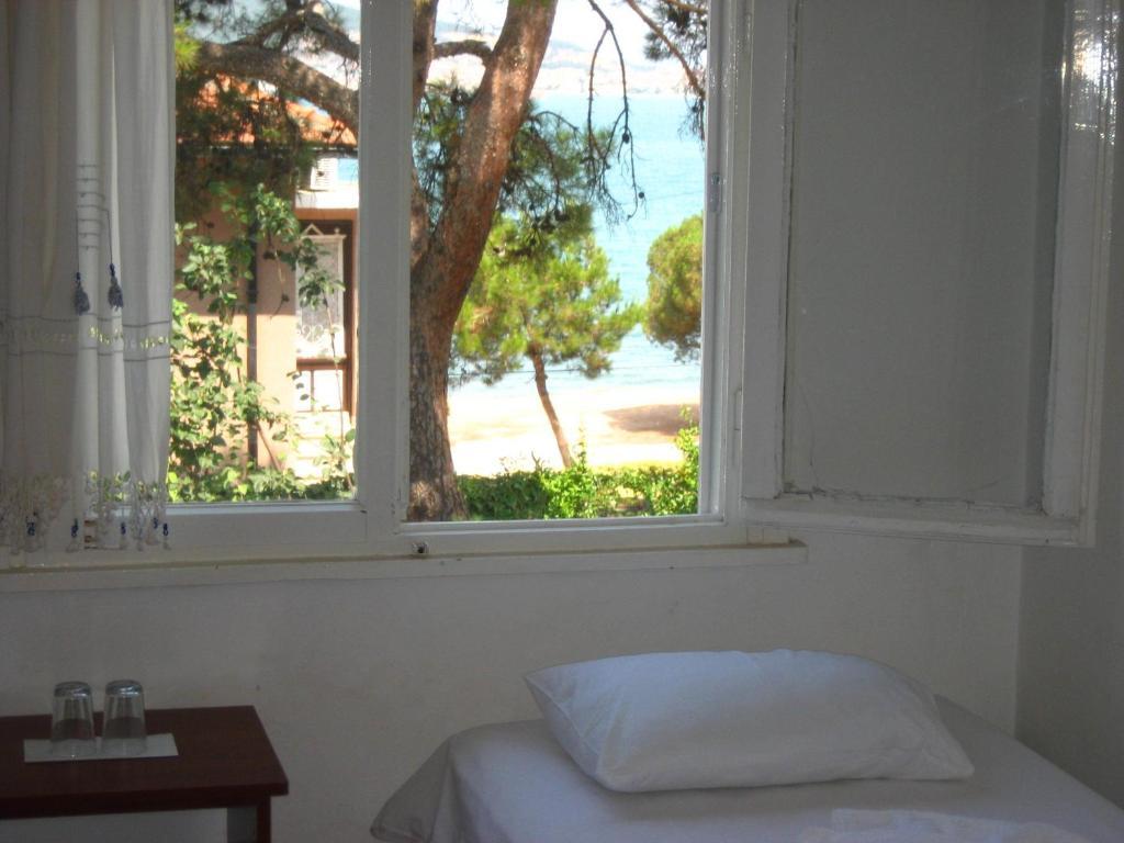 Mavi Pension Hotel Ayvalik Luaran gambar