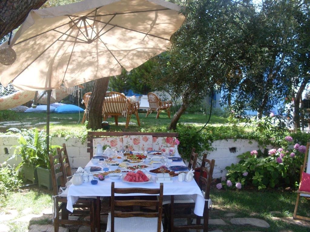 Mavi Pension Hotel Ayvalik Bilik gambar