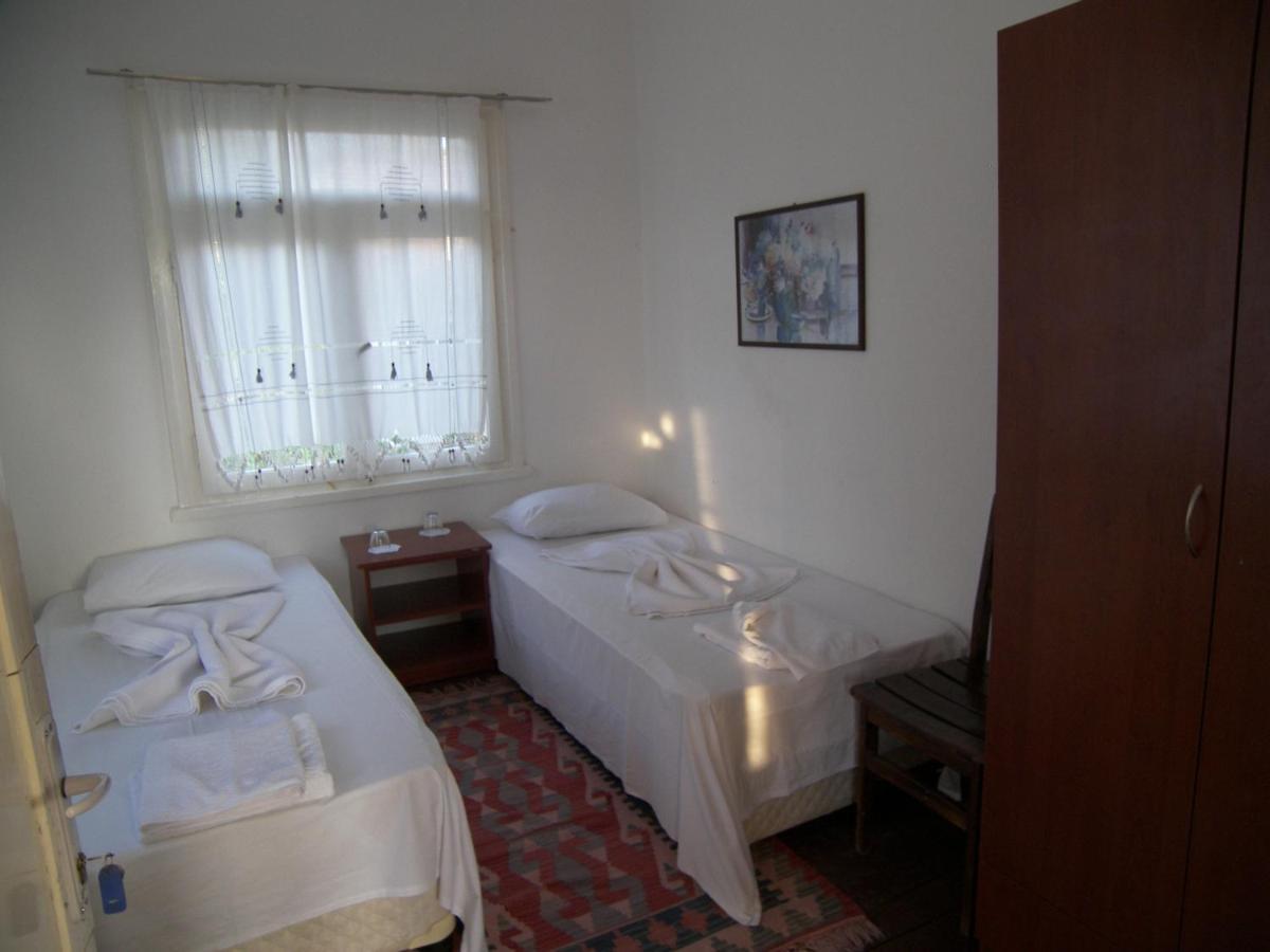 Mavi Pension Hotel Ayvalik Bilik gambar